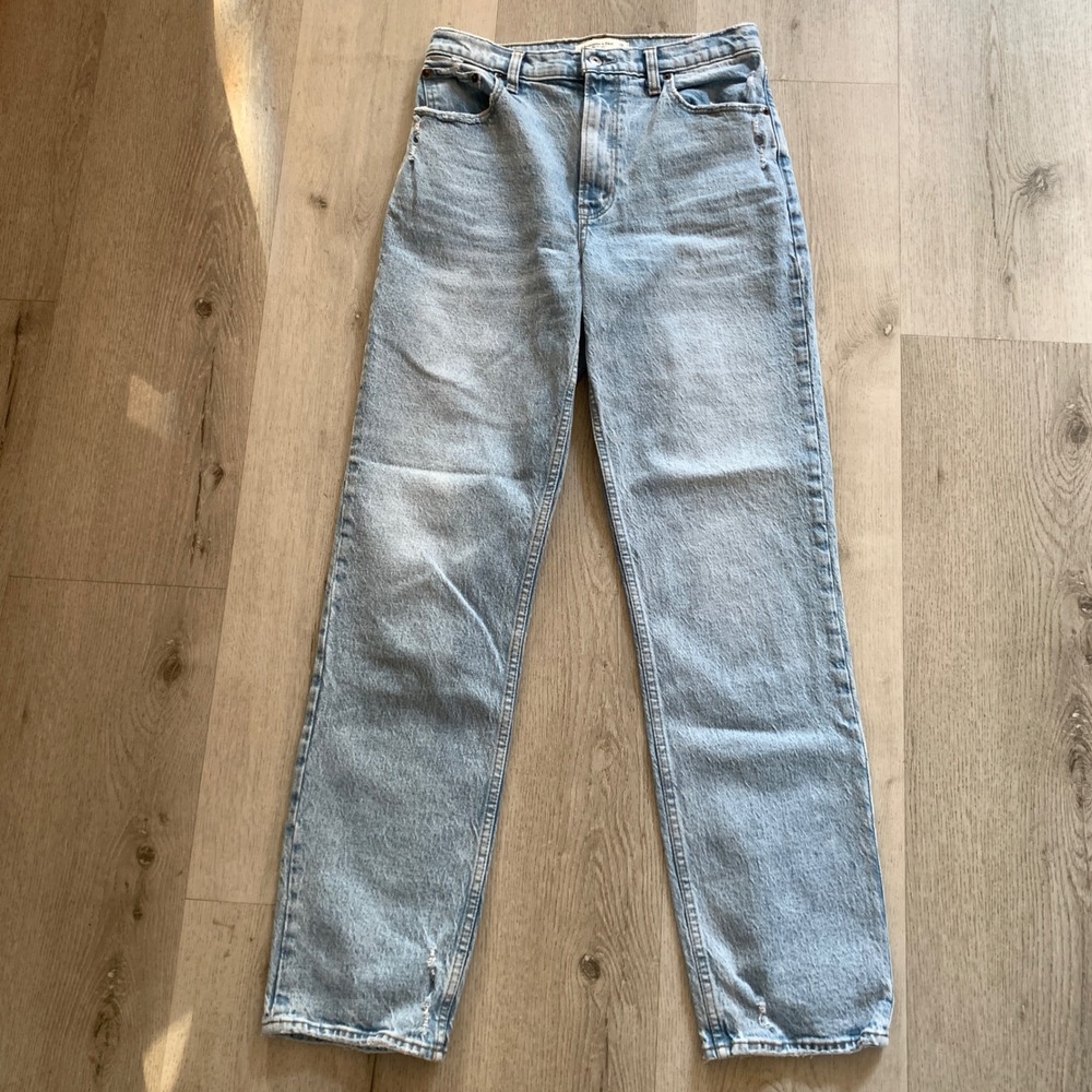 Abercrombie & Fitch The 90s Straight Ultra High Rise Jeans Light Wash 28 6L